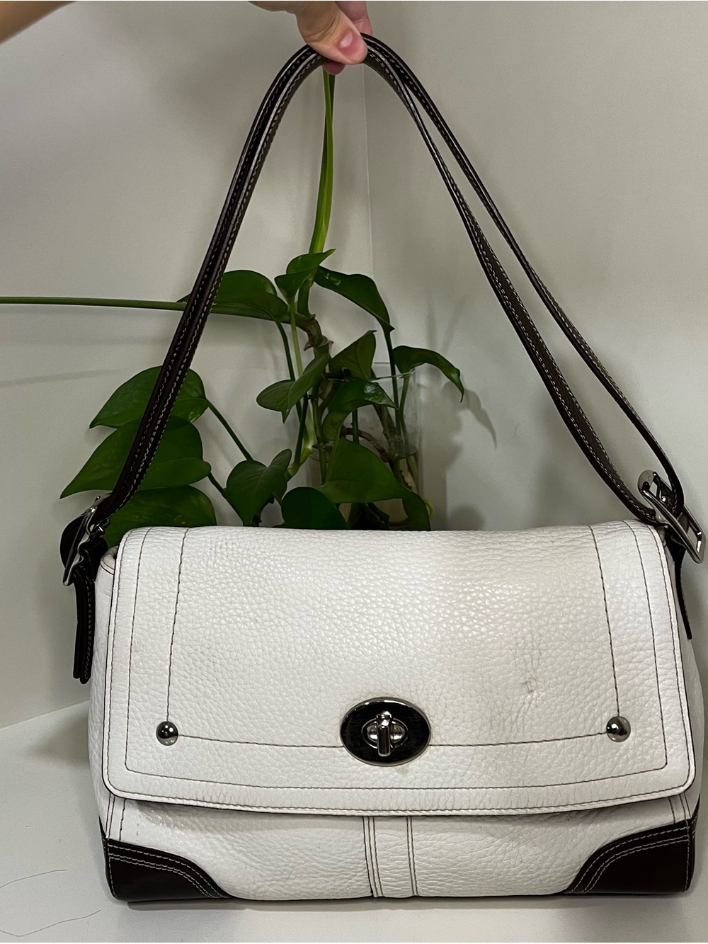 Coach F19957 White Pebbled Leather Flap Shoulder Bag Brown Trim Y2K